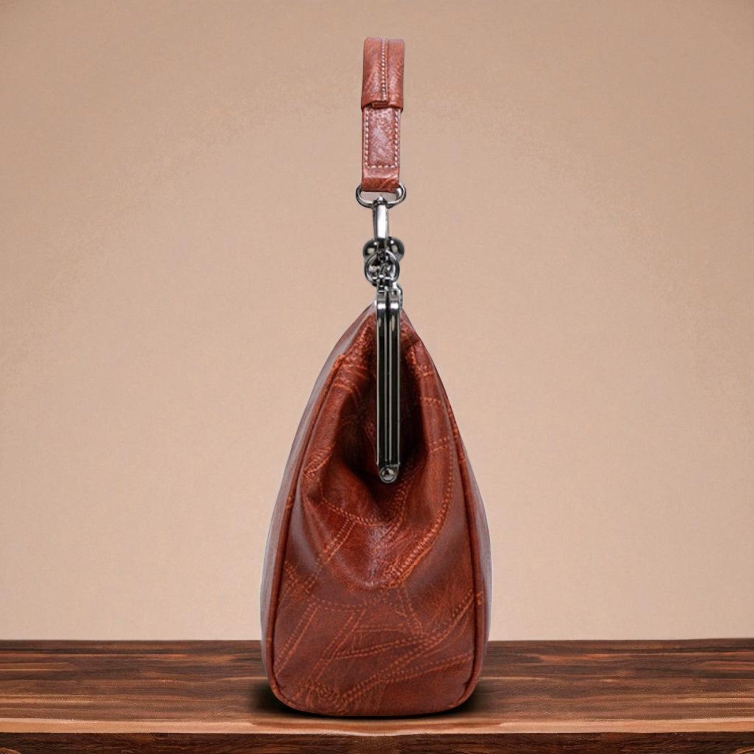 Diana · Borsa a mano con chiusura a scatto