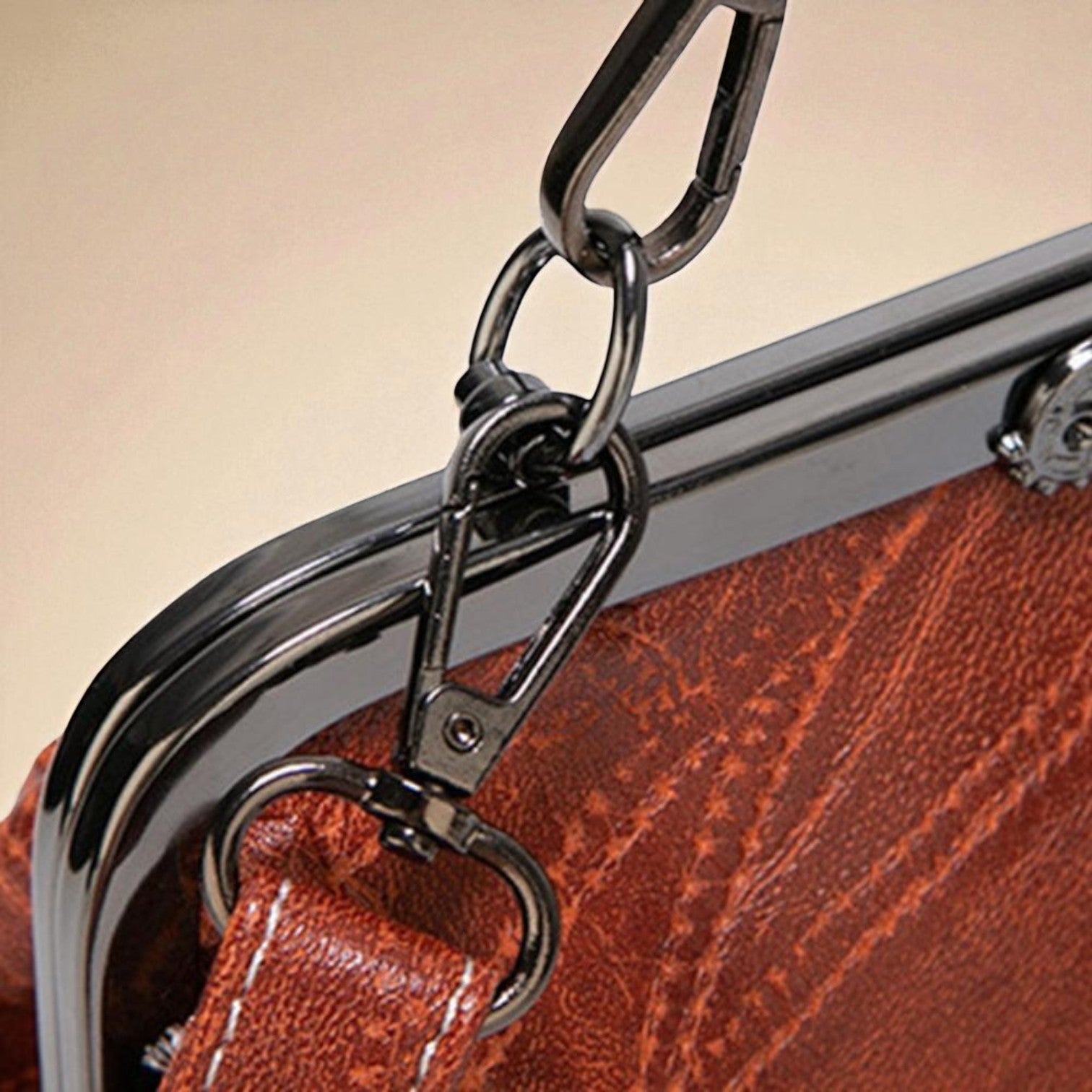 Diana · Borsa a mano con chiusura a scatto