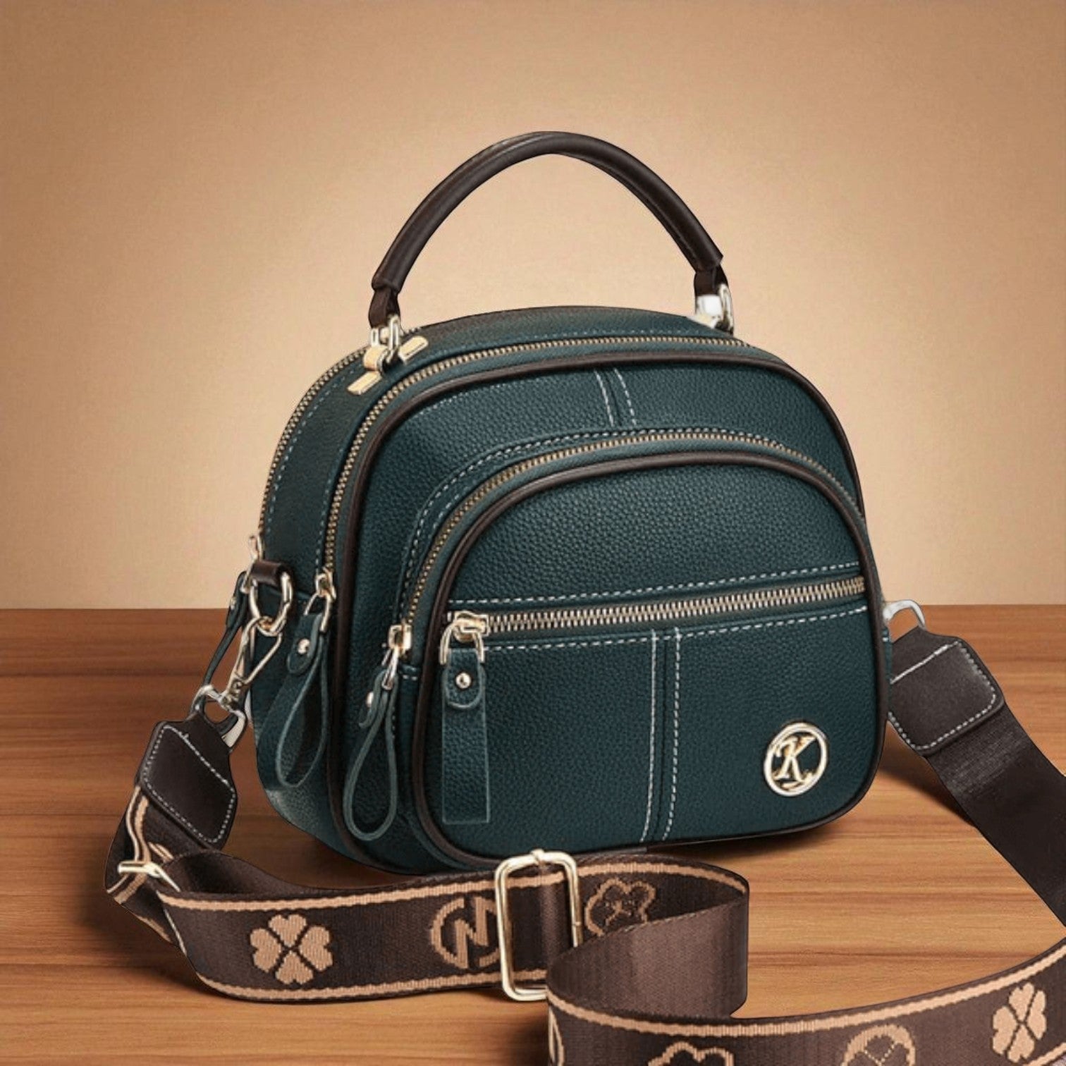 Ada · Borsa a mano