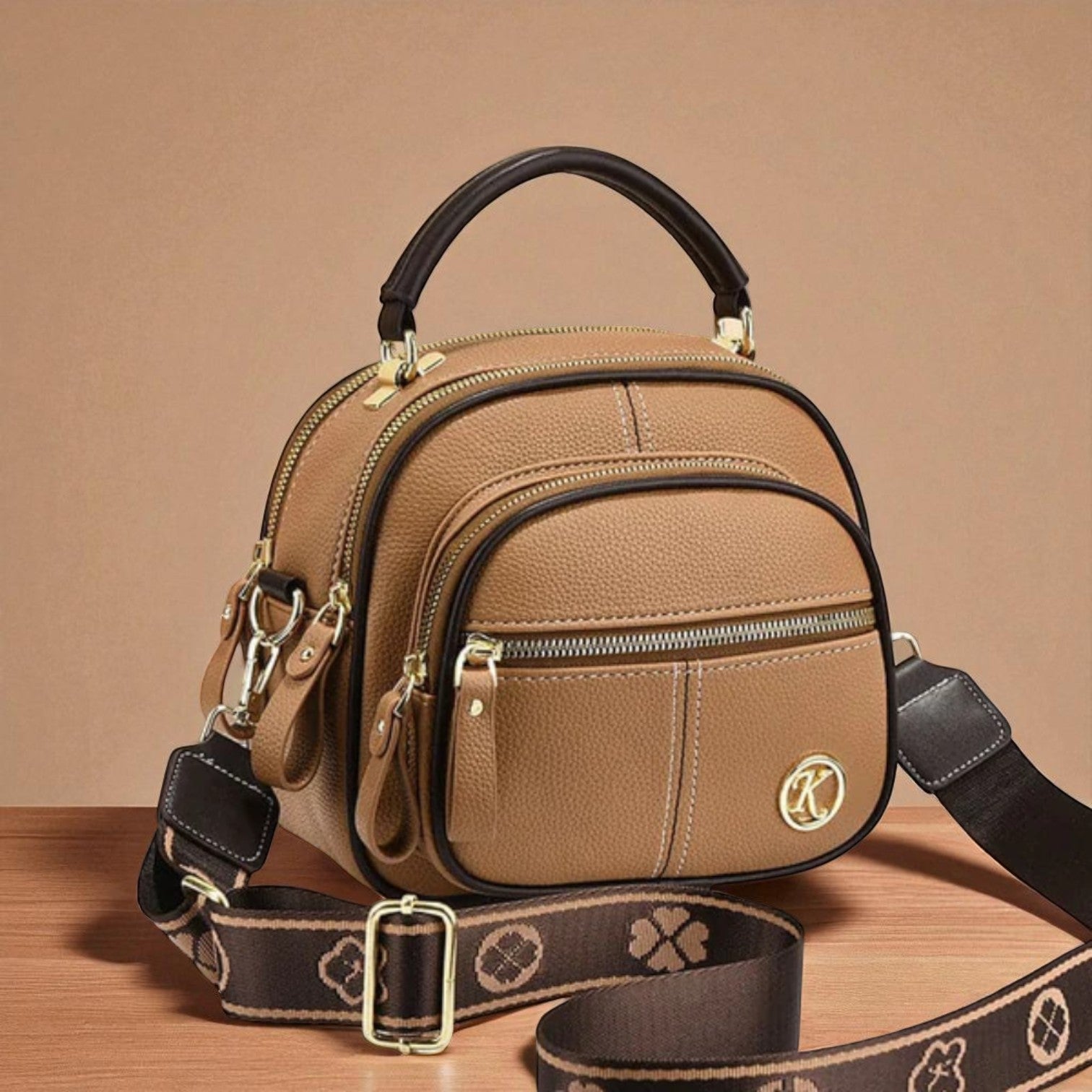 Ada · Borsa a mano