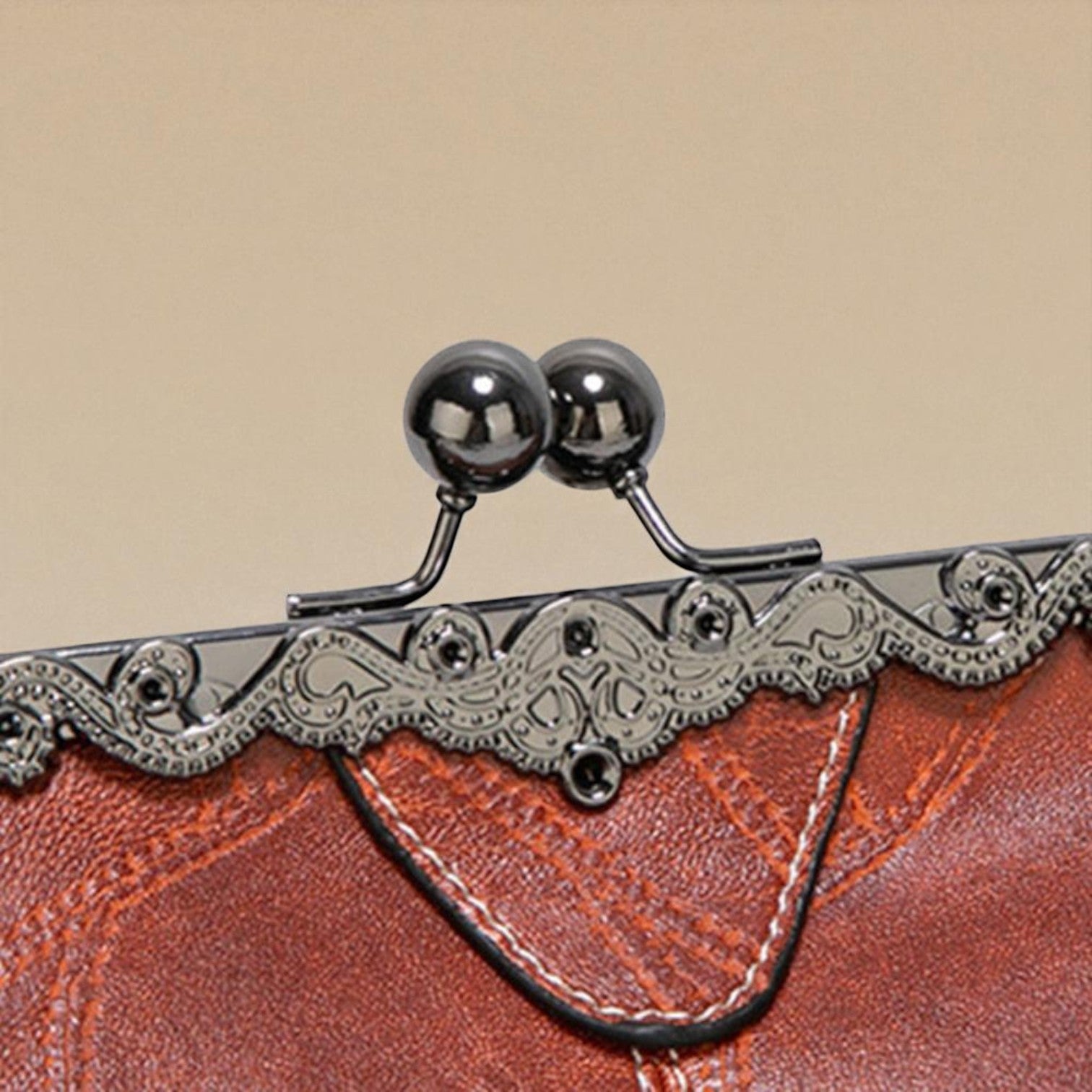 Diana · Borsa a mano con chiusura a scatto